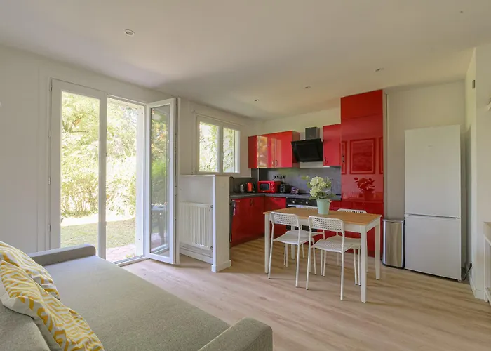 Joli Appartement A Caluire Avec Parking Et Jardin