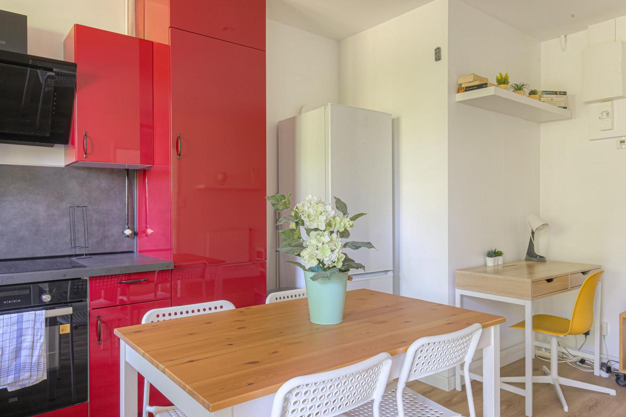 Joli A Avec Parking Et Jardin *