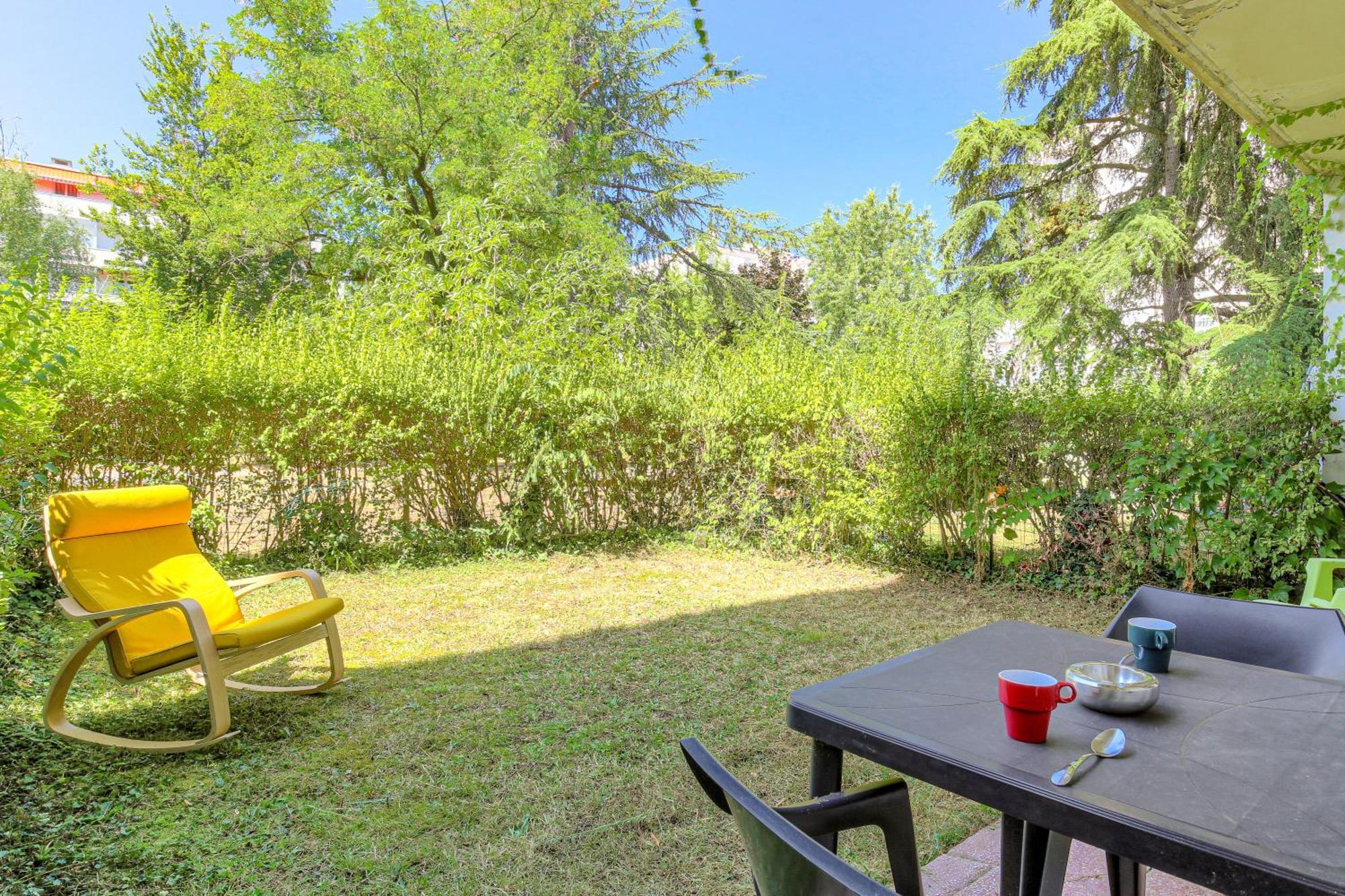 Joli A Avec Parking Et Jardin