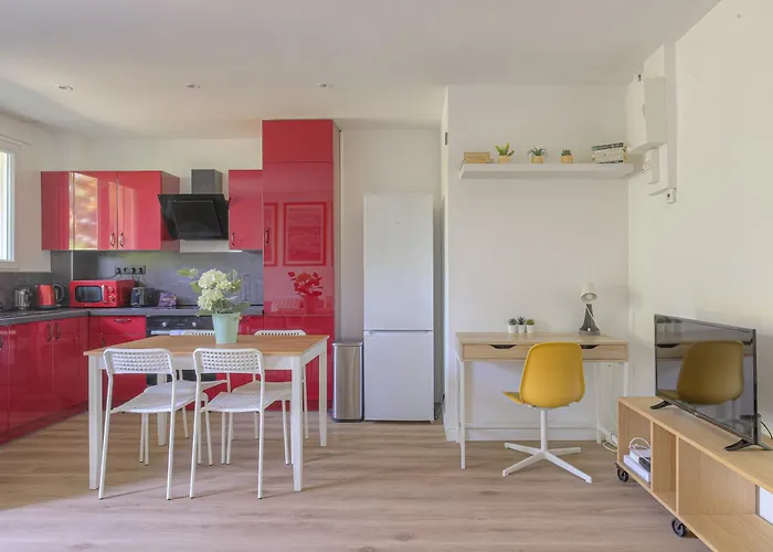 Joli Appartement A Caluire Avec Parking Et Jardin
