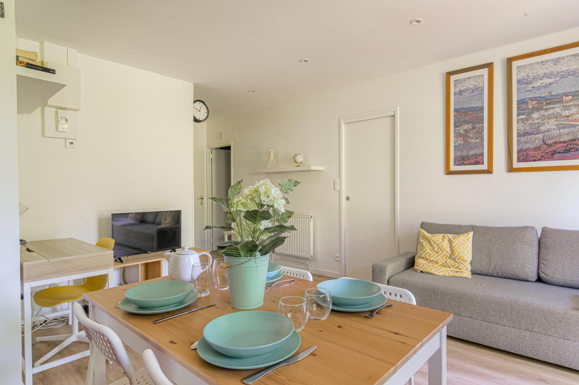 Appartement Joli A Avec Parking Et Jardin