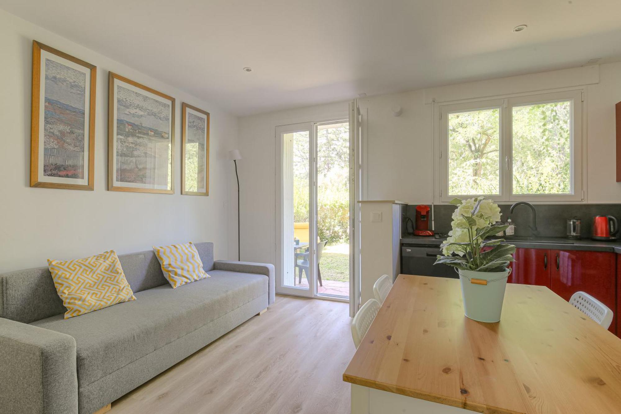 Joli A Avec Parking Et Jardin Appartement